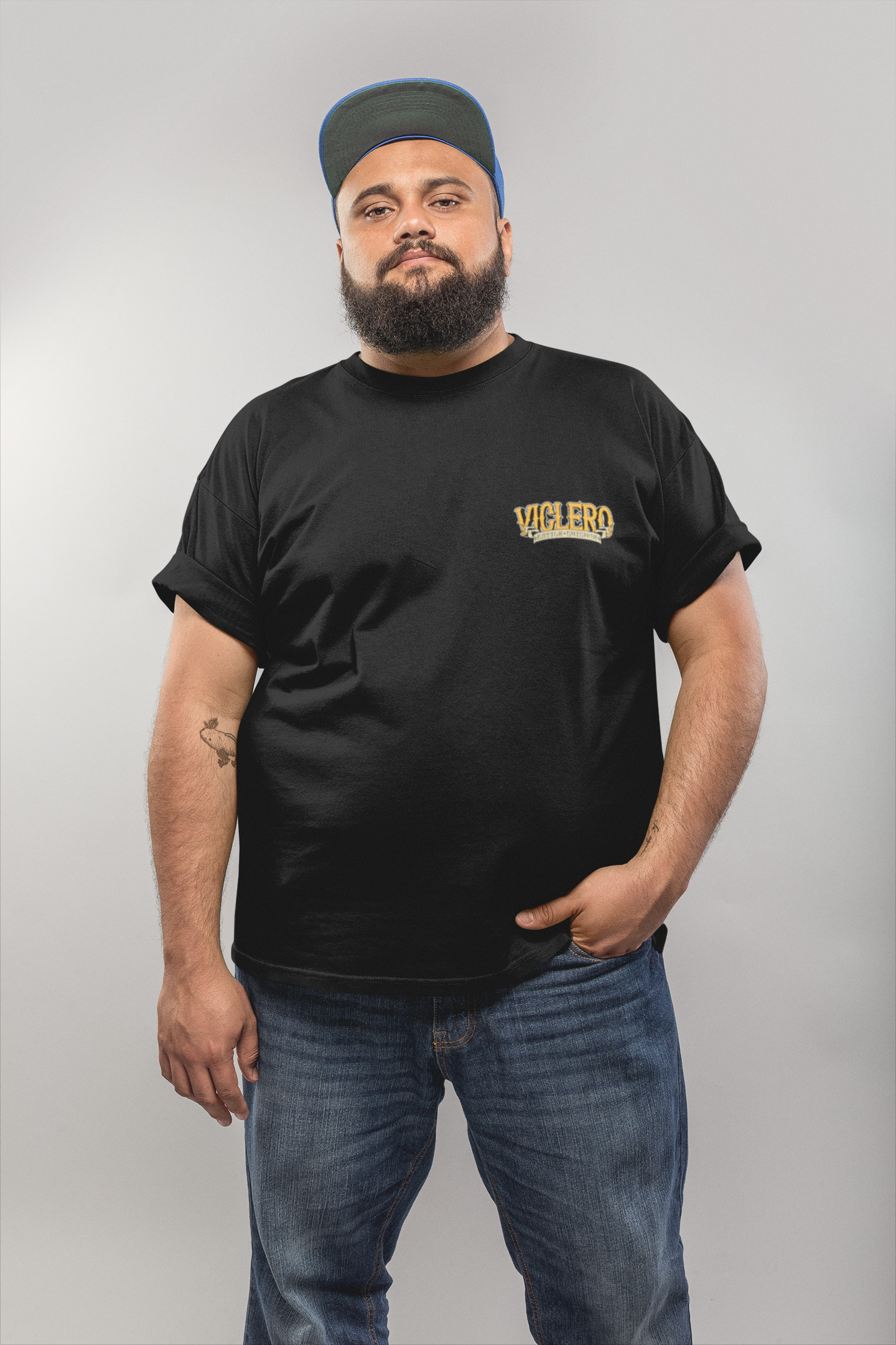 Full-body shot of a relaxed fit "Viclero Estilo Chicano" T-shirt, perfect for cruising.